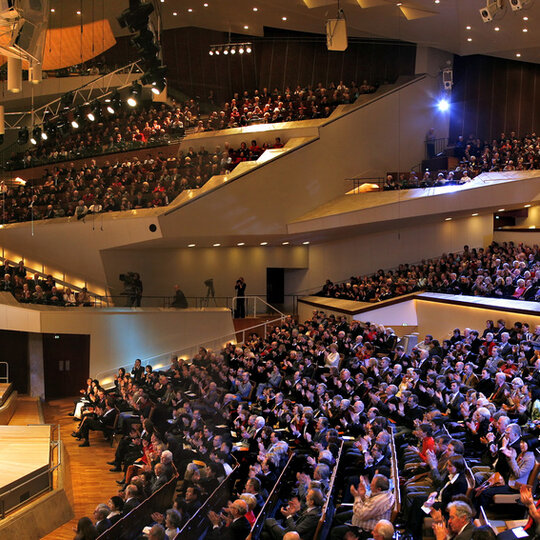 Saal der Philharmonie in Berlin - Konzert der Philharmoniker mit Sir Simon Rattle 